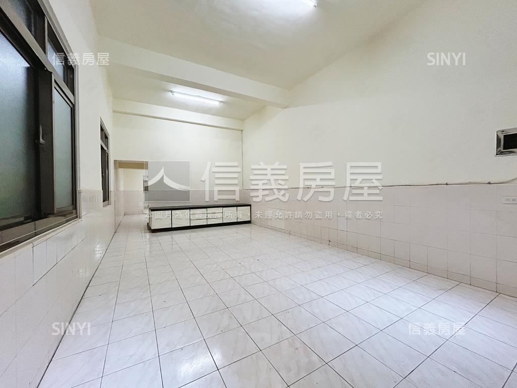 近鳳山商圈優質透天房屋室內格局與周邊環境