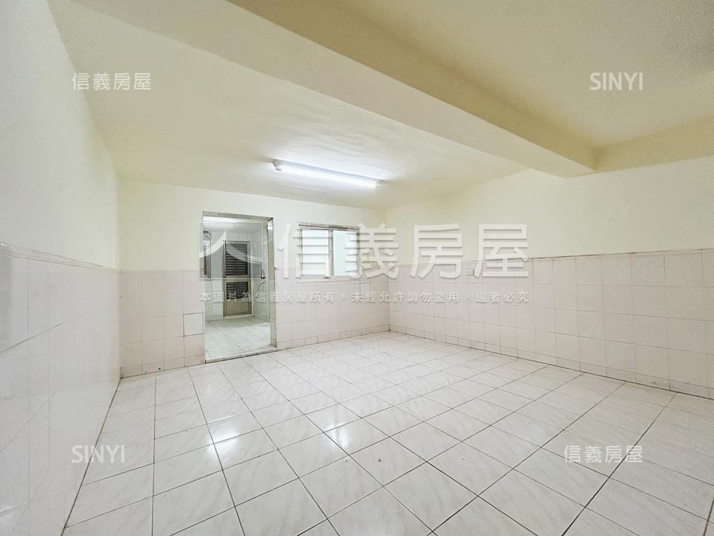 近鳳山商圈優質透天房屋室內格局與周邊環境