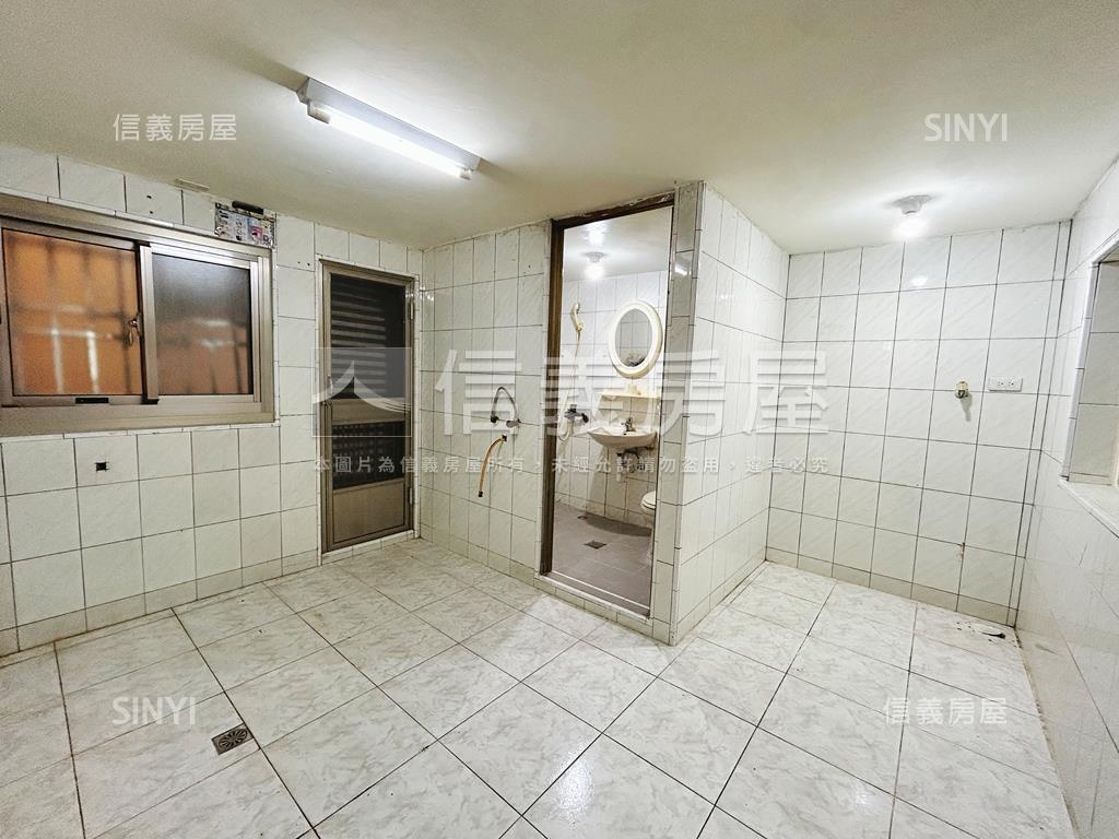 近鳳山商圈優質透天房屋室內格局與周邊環境