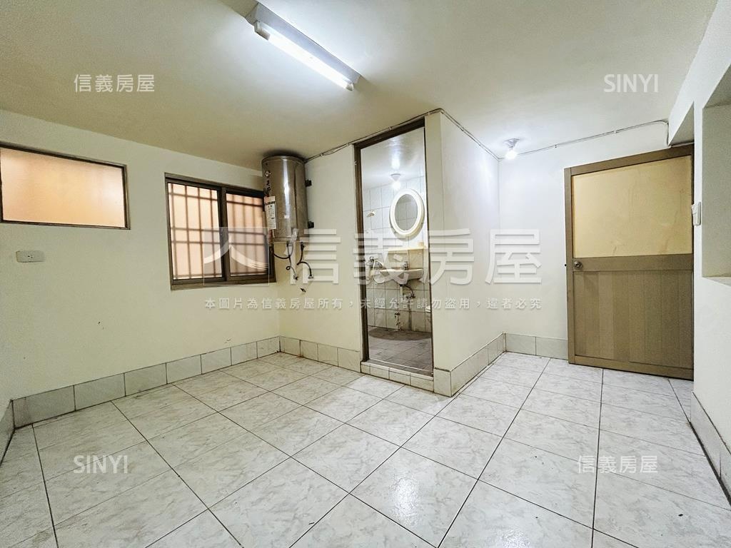 近鳳山商圈優質透天房屋室內格局與周邊環境