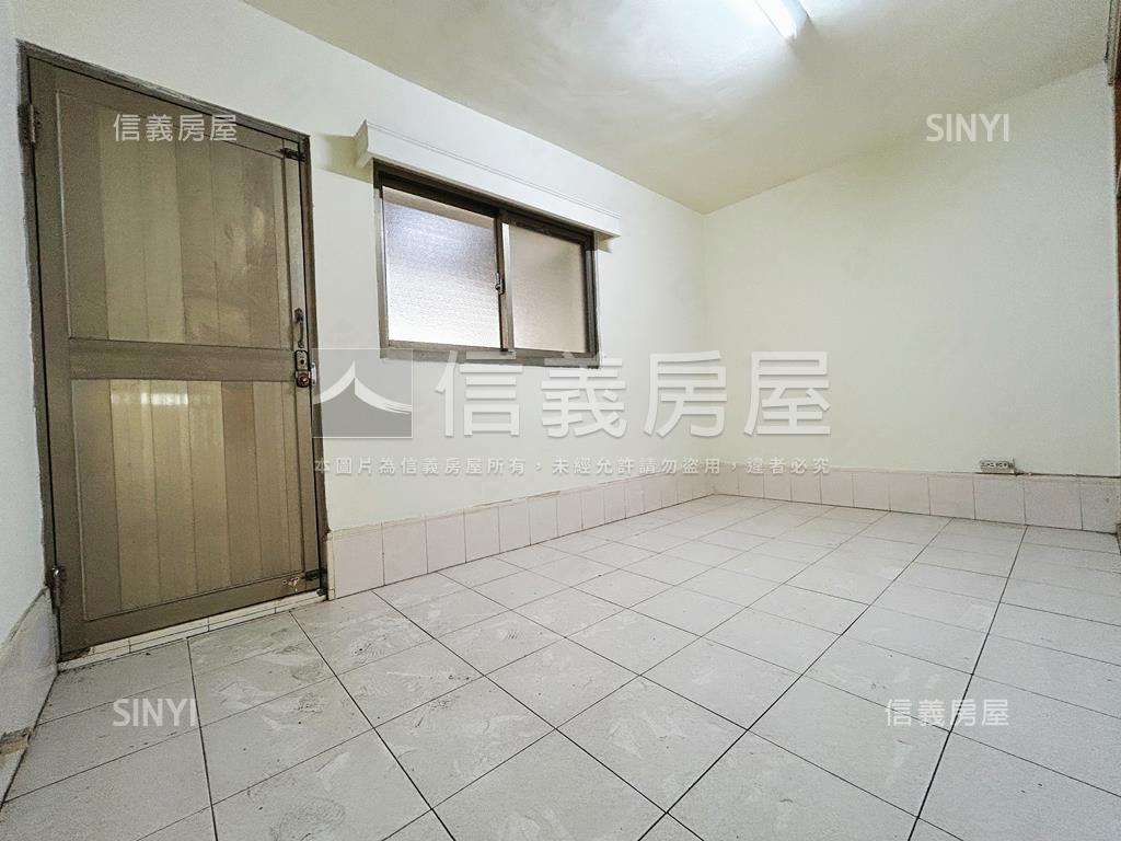 近鳳山商圈優質透天房屋室內格局與周邊環境