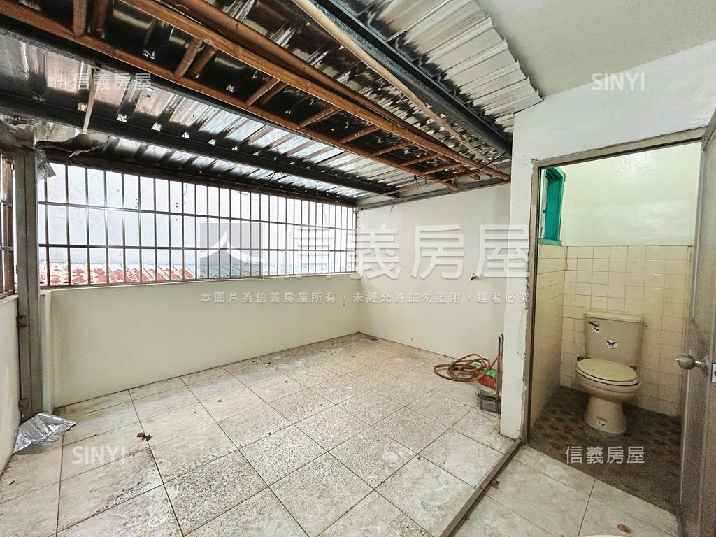 近鳳山商圈優質透天房屋室內格局與周邊環境