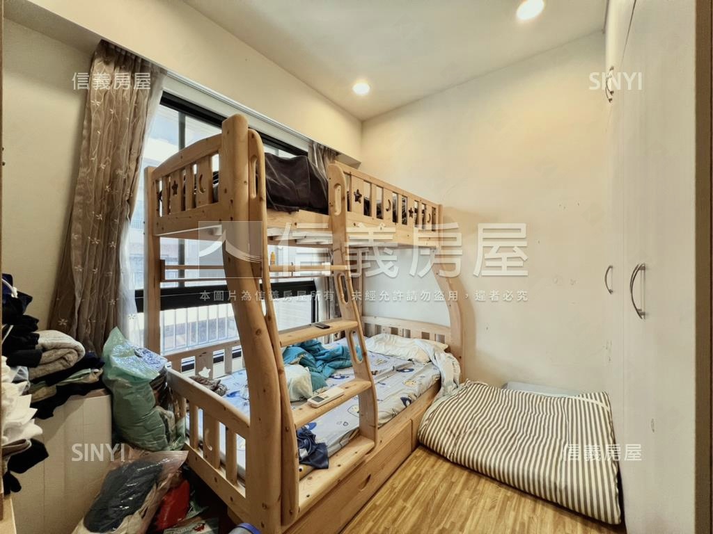 專任高峰會２房１室高樓屋房屋室內格局與周邊環境