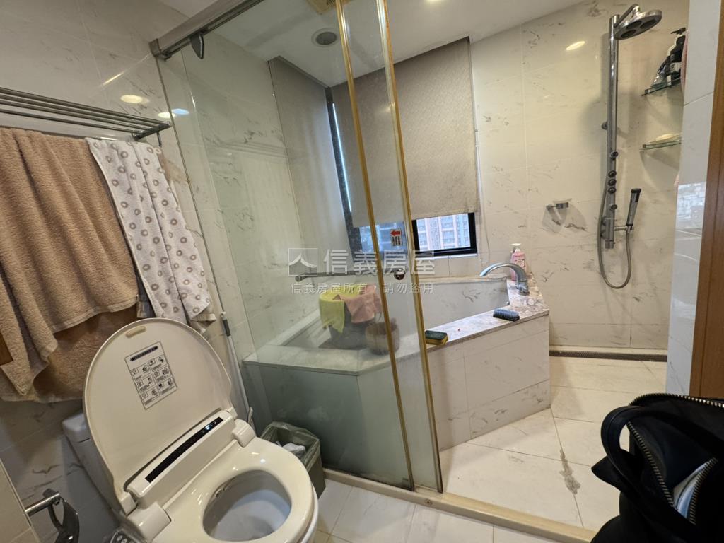 首善捷運四房車位房屋室內格局與周邊環境