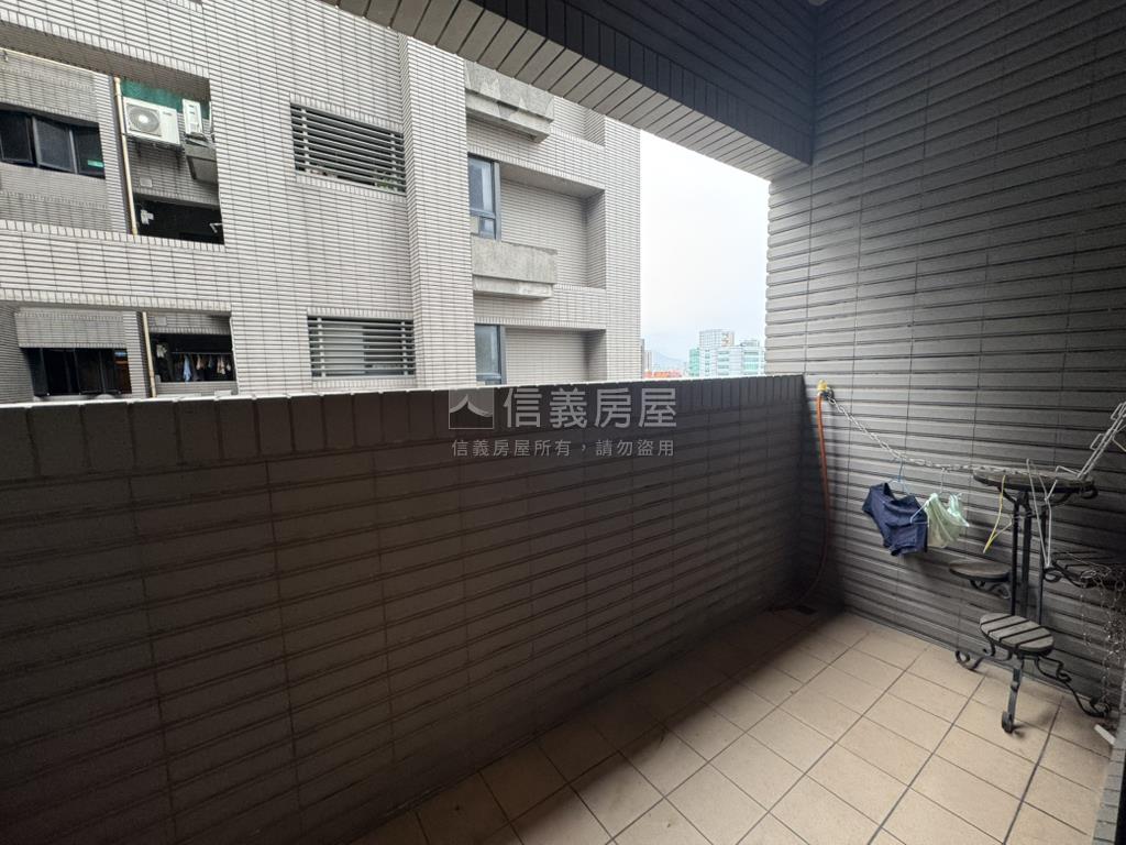 首善捷運四房車位房屋室內格局與周邊環境
