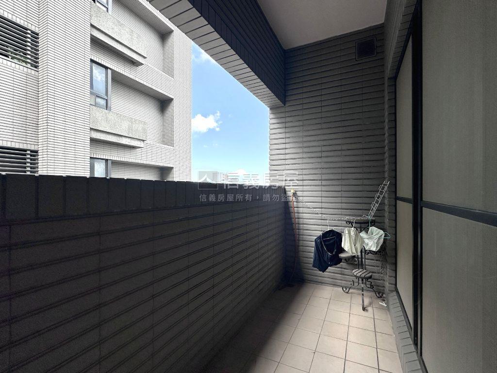 首善捷運四房車位房屋室內格局與周邊環境