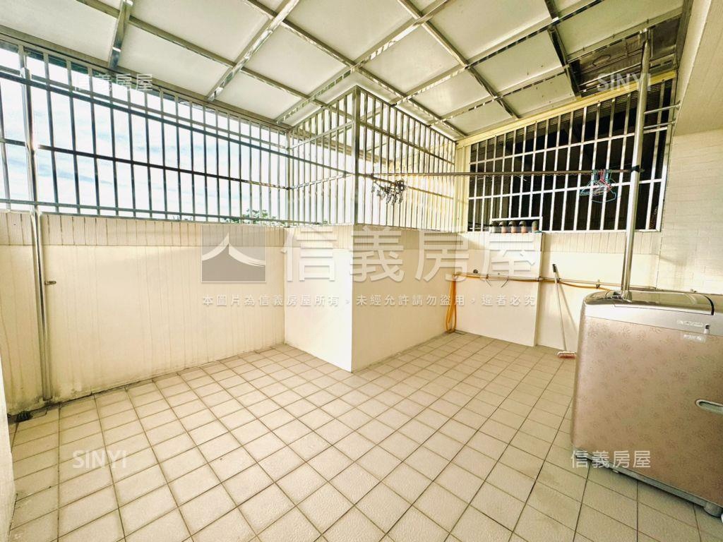 近體育場前後有路透天車墅房屋室內格局與周邊環境