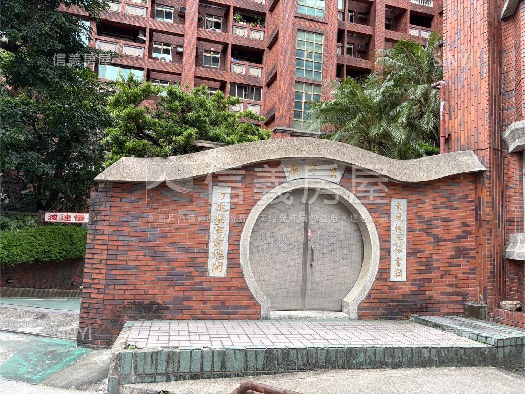 東方鴻車位房屋室內格局與周邊環境