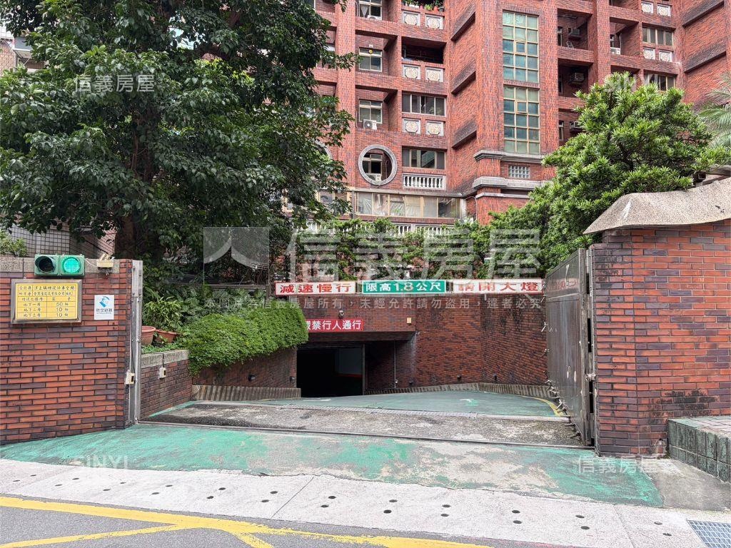 東方鴻車位房屋室內格局與周邊環境