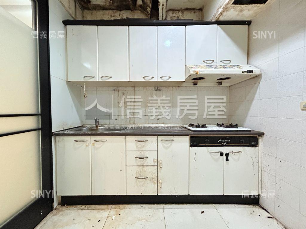 稀有民生社區一樓公寓房屋室內格局與周邊環境