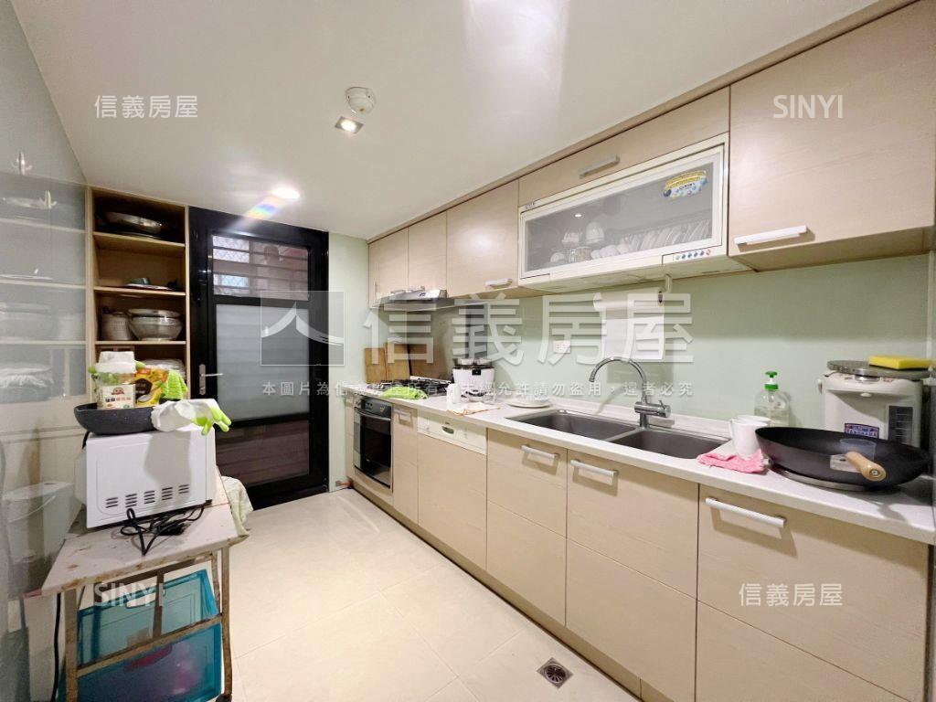 宏國大鎮挑高藝術庭院戶房屋室內格局與周邊環境