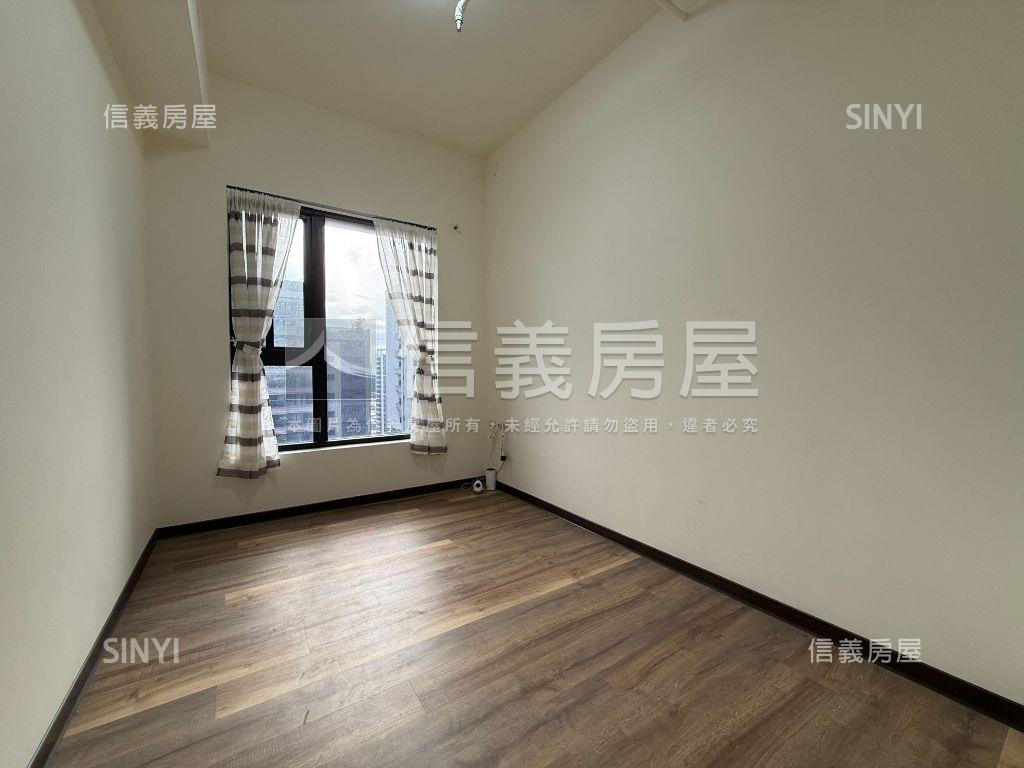 定泰臻翫帝王景觀雙車位房屋室內格局與周邊環境