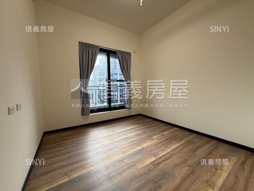 定泰臻翫帝王景觀雙車位房屋室內格局與周邊環境