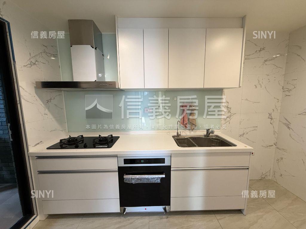 定泰臻翫帝王景觀雙車位房屋室內格局與周邊環境