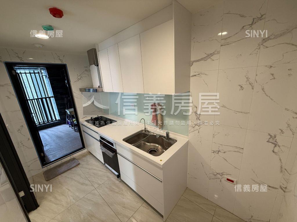 定泰臻翫帝王景觀雙車位房屋室內格局與周邊環境