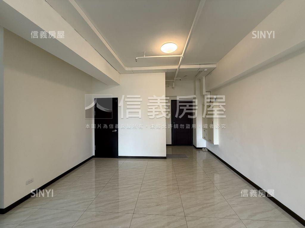 定泰臻翫帝王景觀雙車位房屋室內格局與周邊環境