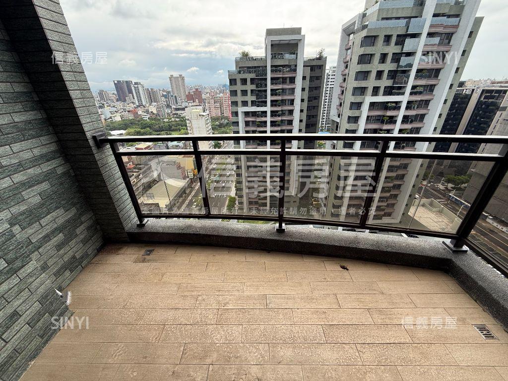 定泰臻翫帝王景觀雙車位房屋室內格局與周邊環境