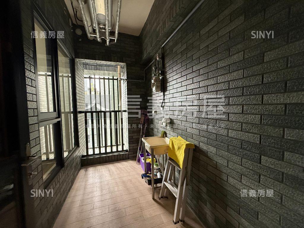 定泰臻翫帝王景觀雙車位房屋室內格局與周邊環境