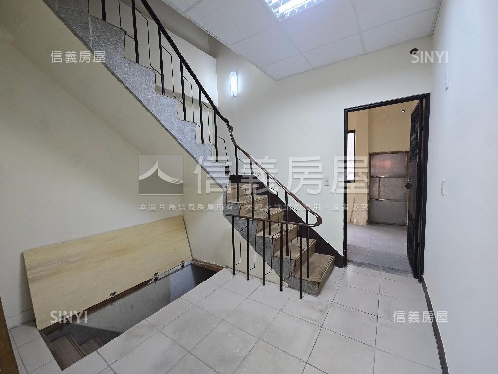 ㊖燙金門牌美村路讚樓店房屋室內格局與周邊環境