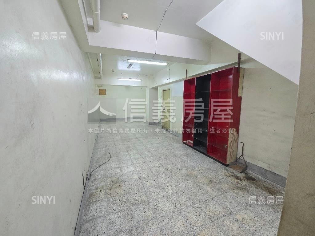 ㊖燙金門牌美村路讚樓店房屋室內格局與周邊環境
