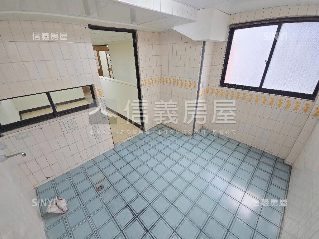 ㊖燙金門牌美村路讚樓店房屋室內格局與周邊環境