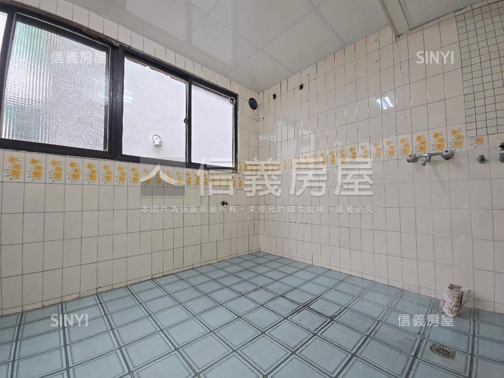 ㊖燙金門牌美村路讚樓店房屋室內格局與周邊環境