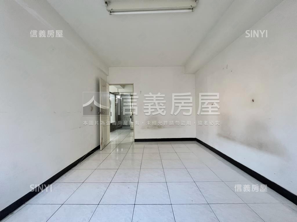 勤美商圈電梯採光三房房屋室內格局與周邊環境