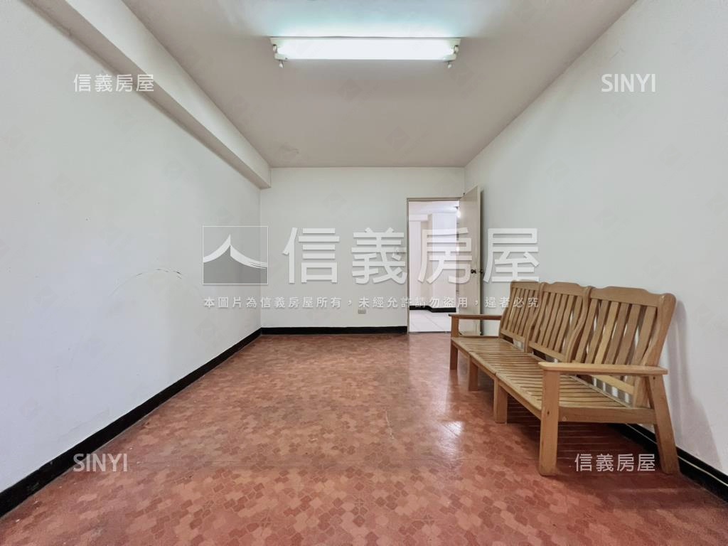 勤美商圈電梯採光三房房屋室內格局與周邊環境