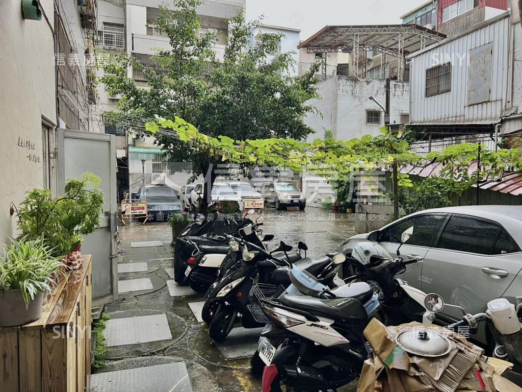 勤美商圈電梯採光三房房屋室內格局與周邊環境