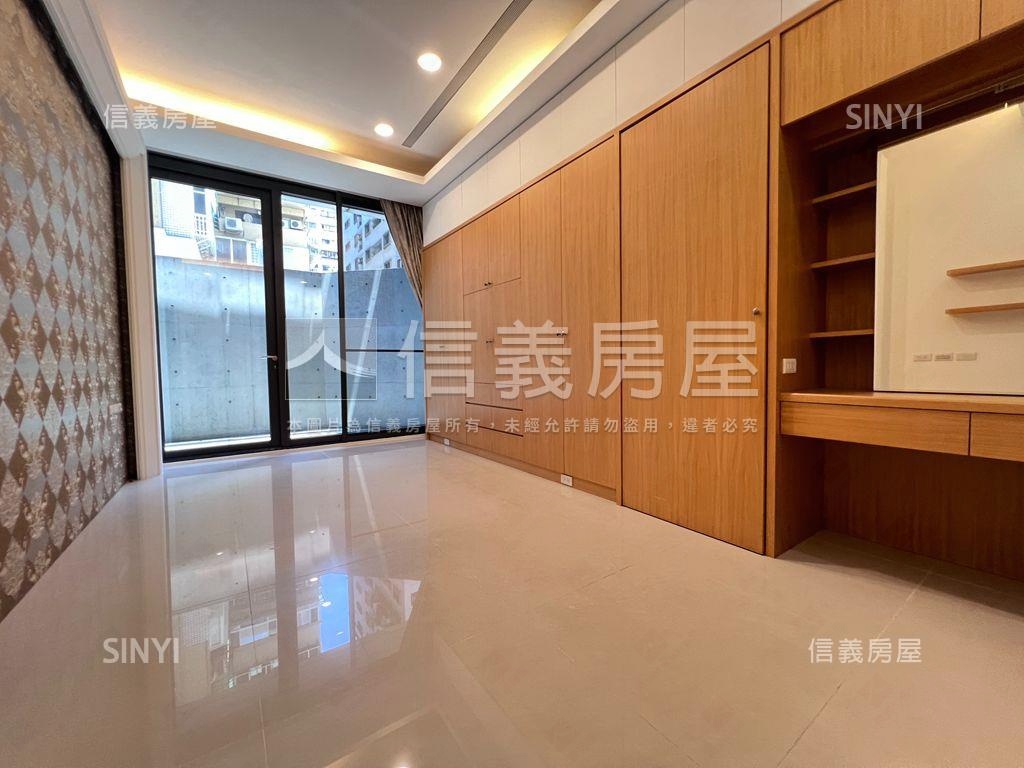 近大巨蛋旁３房車位房屋室內格局與周邊環境