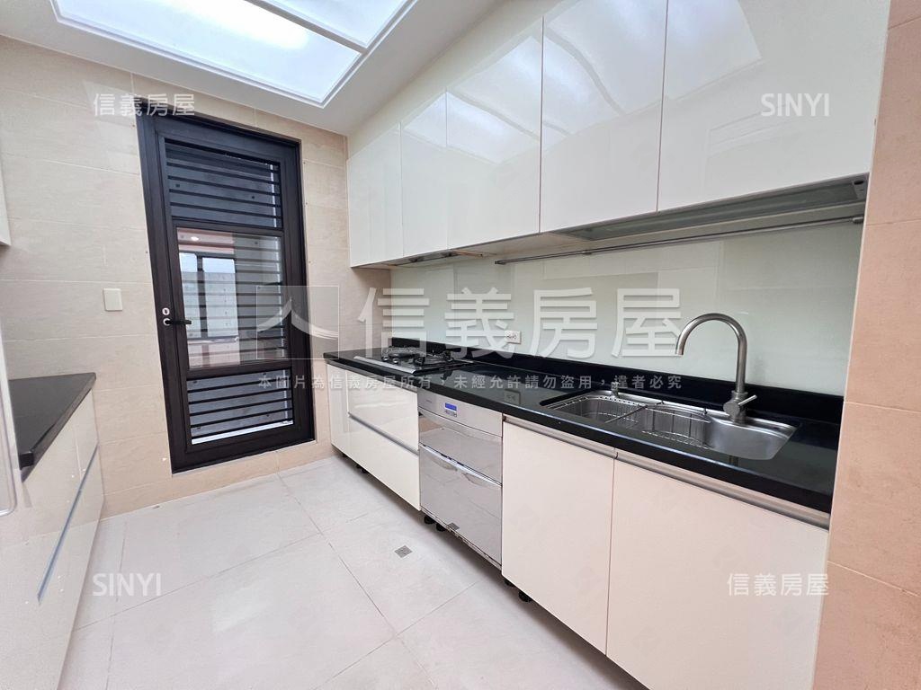 近大巨蛋旁３房車位房屋室內格局與周邊環境