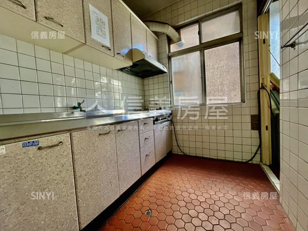 【捷運】低樓層邊間樓中樓房屋室內格局與周邊環境
