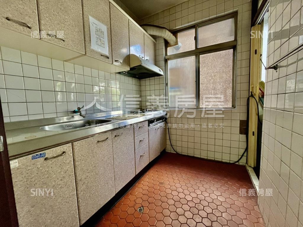 【捷運】低樓層邊間樓中樓房屋室內格局與周邊環境