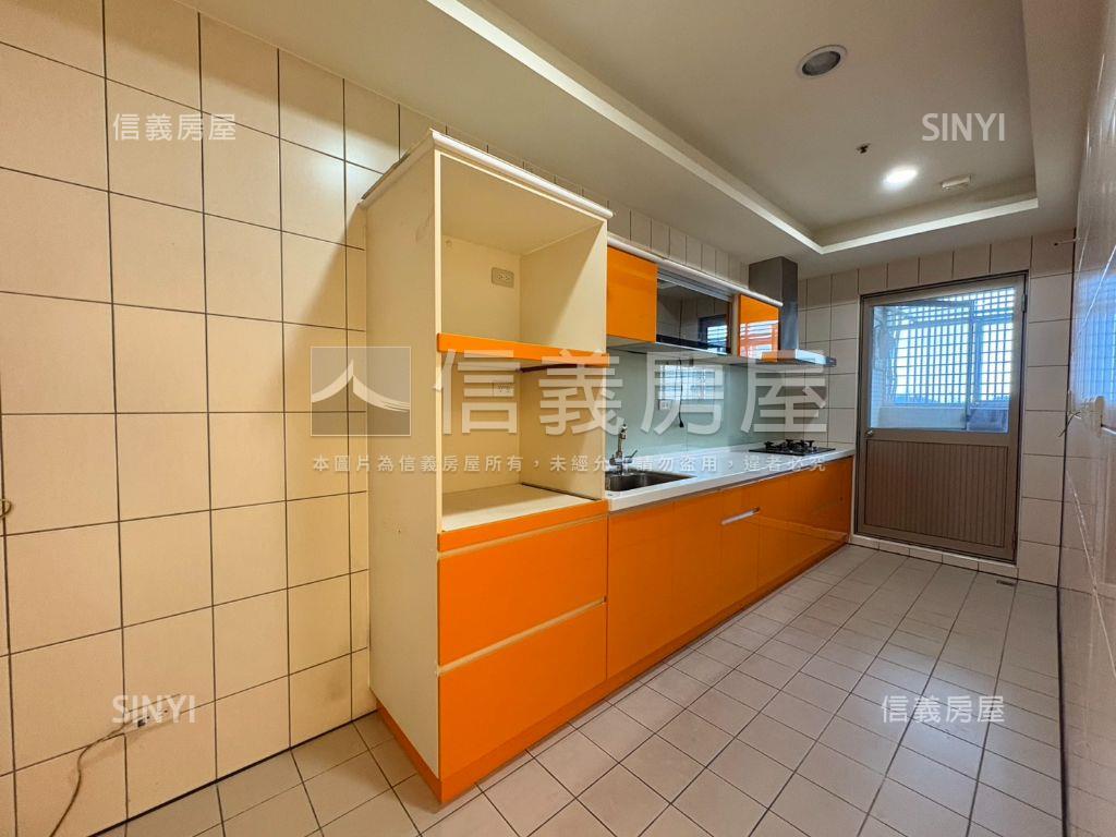 專任安邦綠苑三房平車房屋室內格局與周邊環境