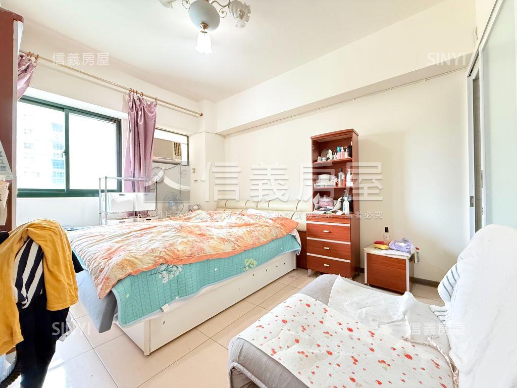 五期陽光綠郡三房車位房屋室內格局與周邊環境