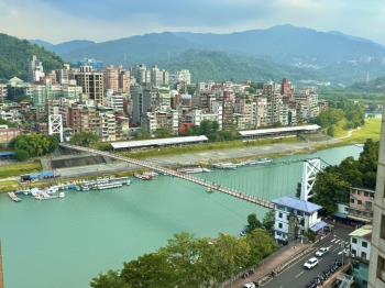 新店水岸河景附車位