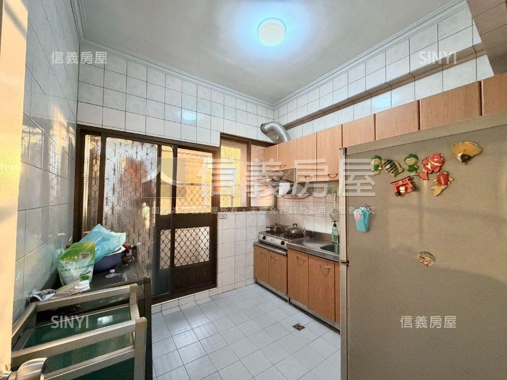 三面採光雙衛開窗三房車位房屋室內格局與周邊環境