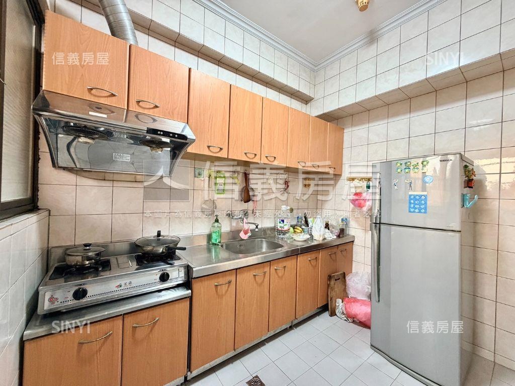 三面採光雙衛開窗三房車位房屋室內格局與周邊環境