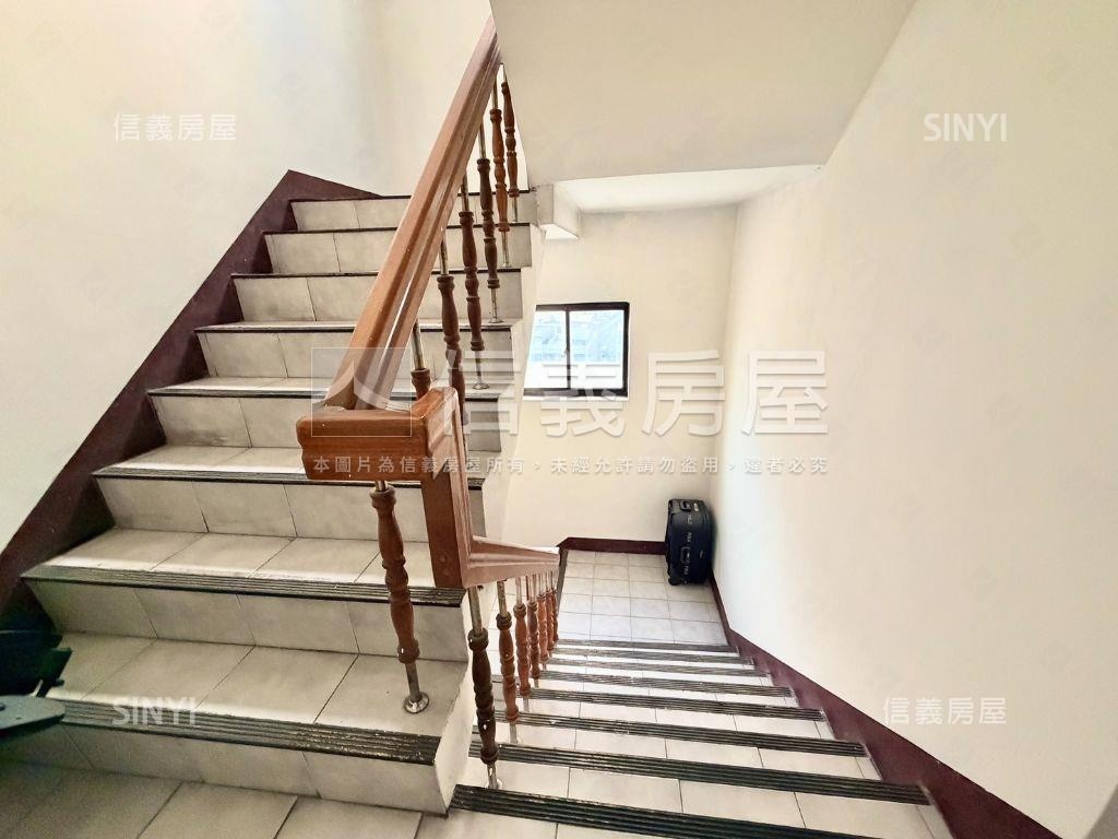 三面採光雙衛開窗三房車位房屋室內格局與周邊環境