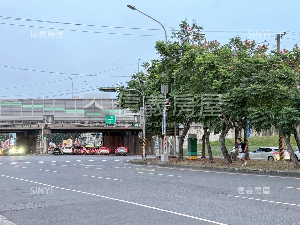 近台積電友樂市車位溫馨宅房屋室內格局與周邊環境