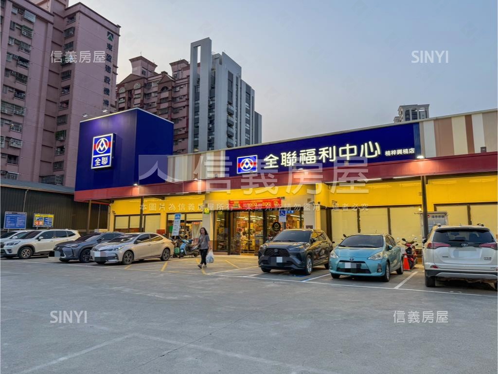 近台積電友樂市車位溫馨宅房屋室內格局與周邊環境