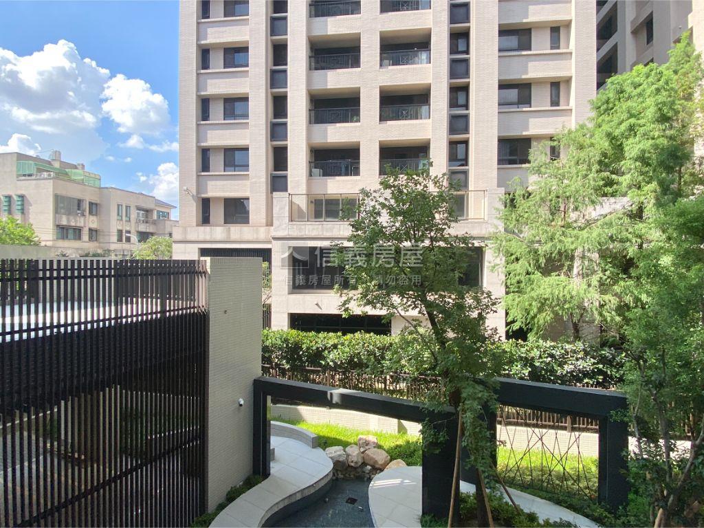 全新未住德芳苑２房附車位房屋室內格局與周邊環境