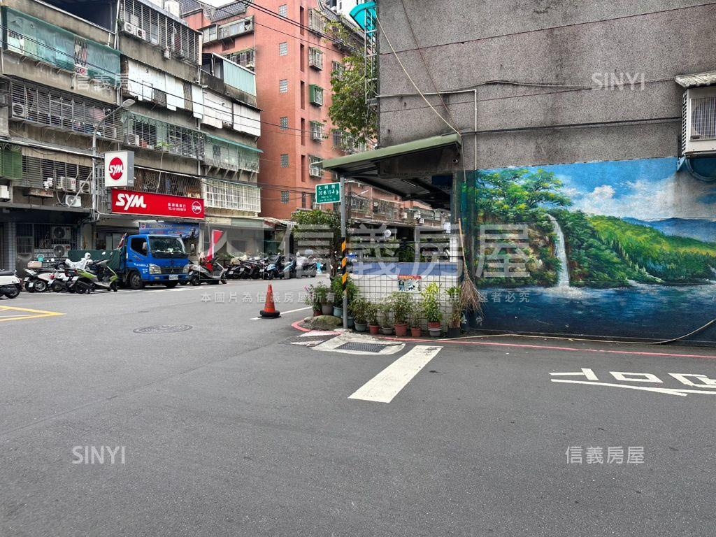 大明街稀有平面車位房屋室內格局與周邊環境