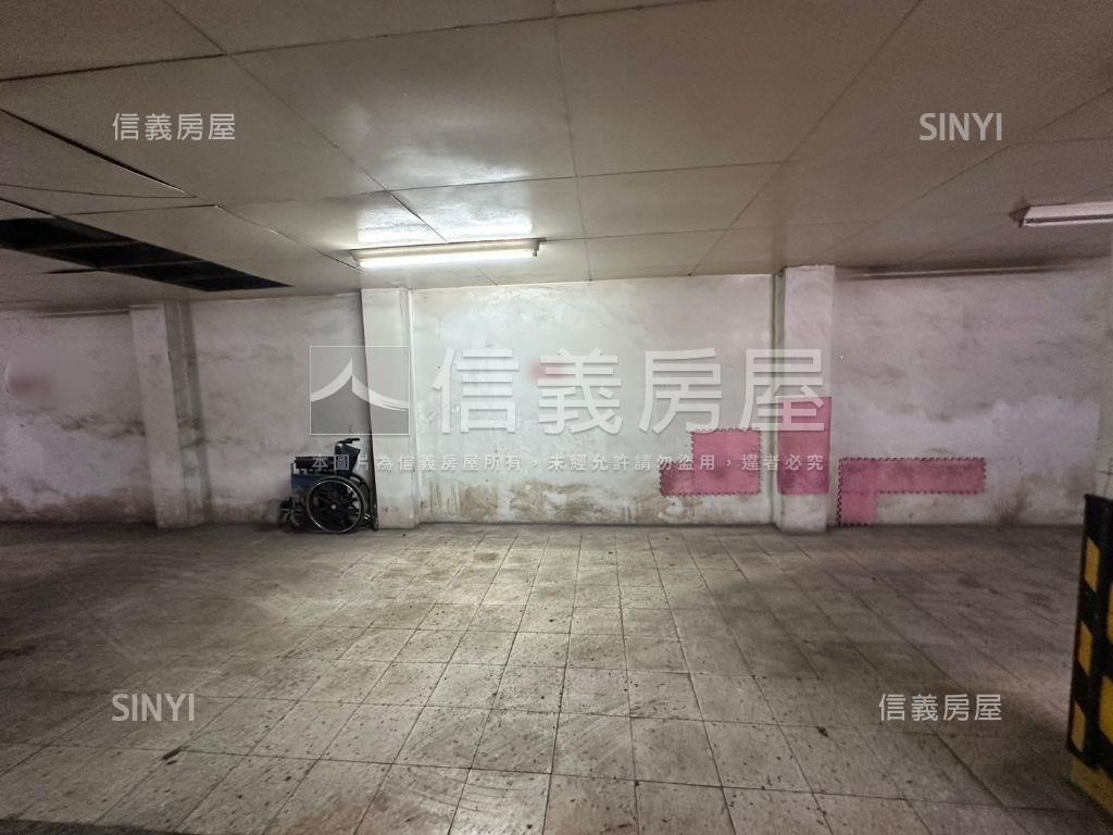 大明街稀有平面車位房屋室內格局與周邊環境