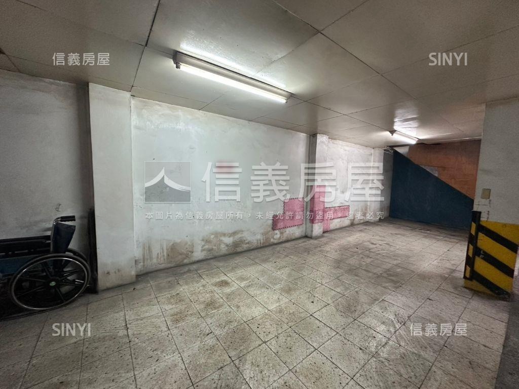 大明街稀有平面車位房屋室內格局與周邊環境