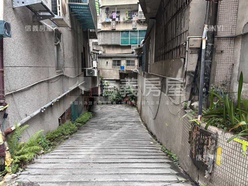 大明街稀有平面車位房屋室內格局與周邊環境