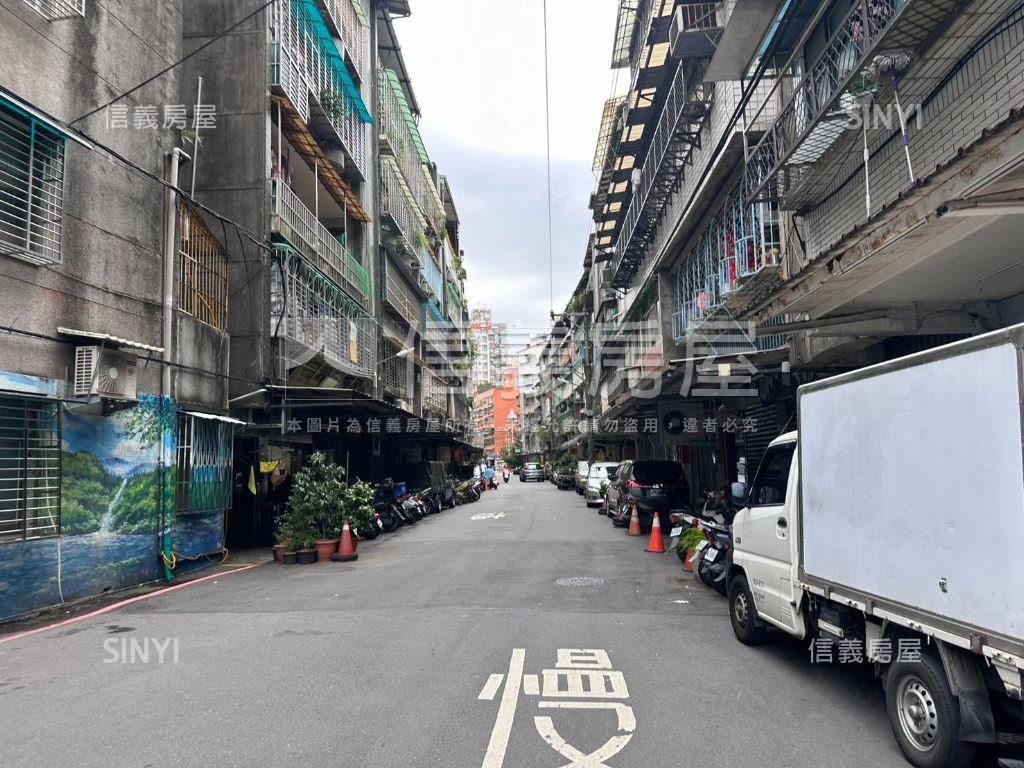 大明街稀有平面車位房屋室內格局與周邊環境