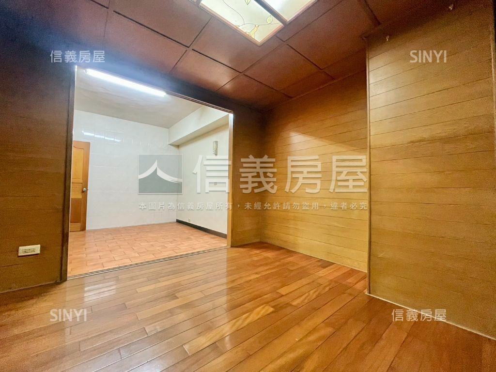 正中華西街稀有金店面房屋室內格局與周邊環境