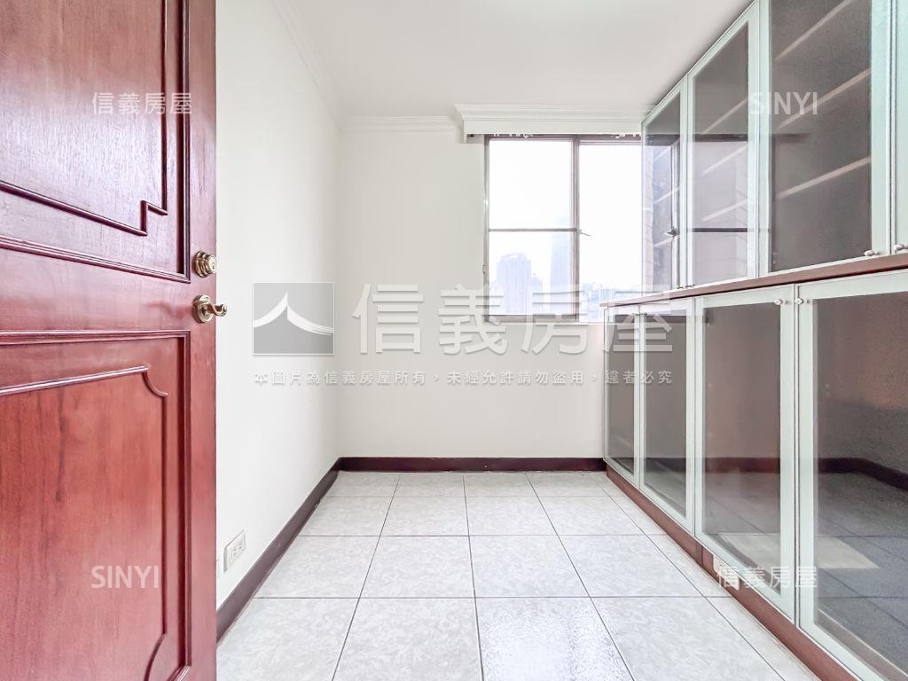 凱廈｜ＳＲＣ尊榮大宅４房房屋室內格局與周邊環境