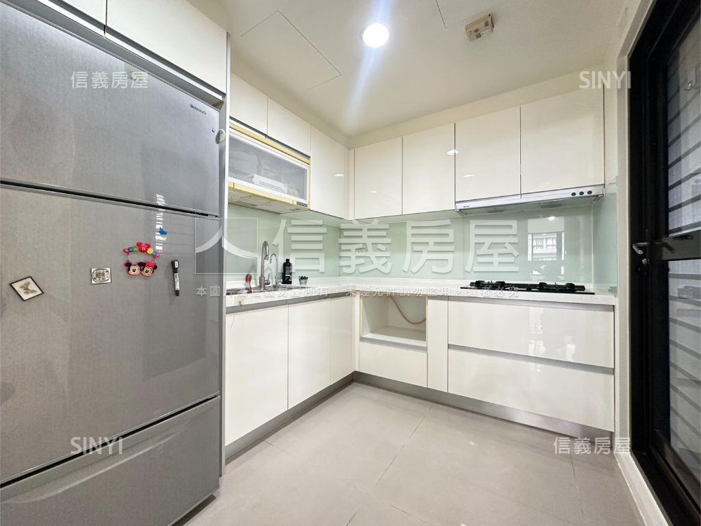 翰林苑四房美裝潢房屋室內格局與周邊環境